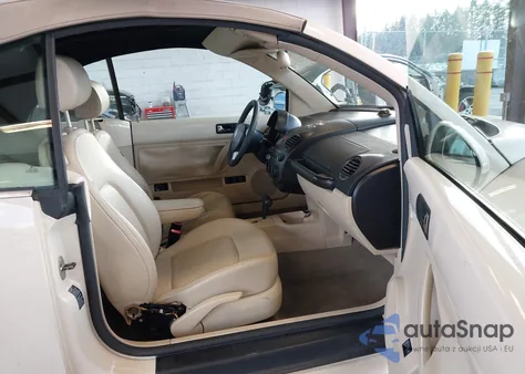 2006 Volkswagen New Beetle 2.5 from USA, damaged, VIN 3VWRF31YX6M323132